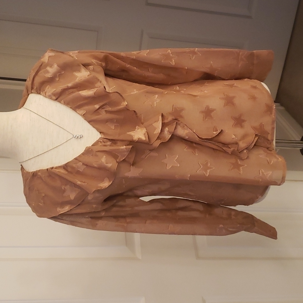 En Creme Sheer Star Top NWT